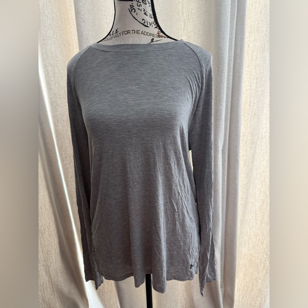 Under Armour Women's Gray Long Sleeve Top